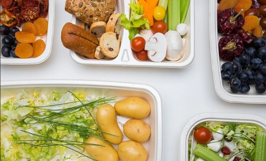 trays with food Lekkie pomysły na jedzenie przed snem