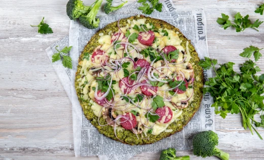 keto pizza Pizza ketogeniczna: Jak zrobić ciasto ketogeniczne, przykładowe przepisy