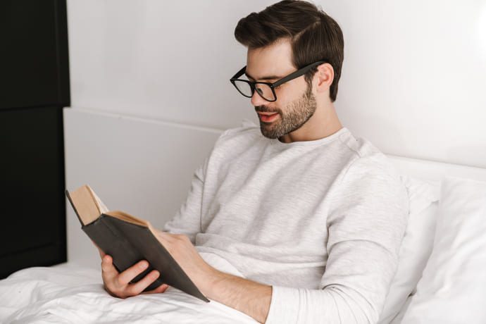 8 mezczyzna czytajacy ksiazke Czym cechują się nasiona chia?