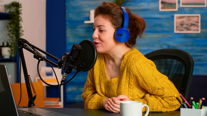 82 kobieta sluchajaca podcastu Imbir: co trzeba o nim wiedzieć?