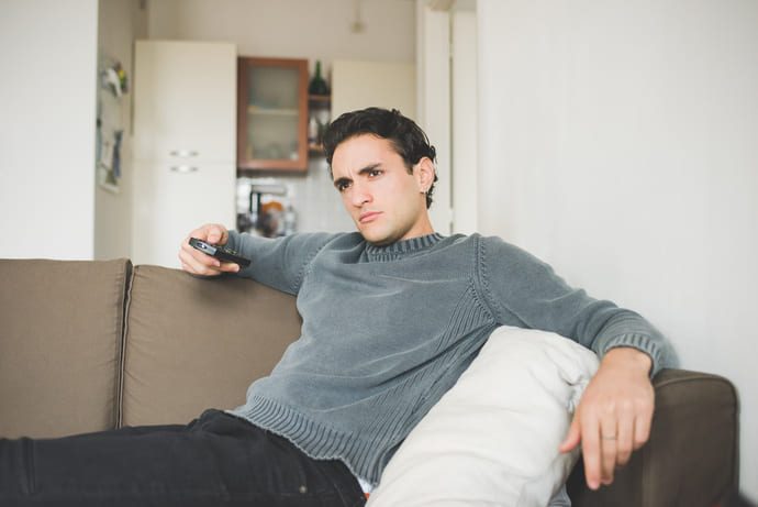92 facet ogladajacy telewizje Kombucha: dlaczego cieszy się takim zainteresowaniem?