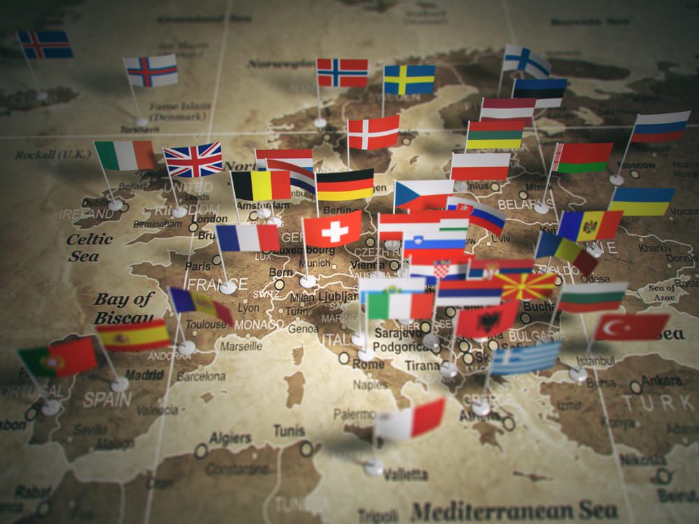 Ogórki kiszone w cateringu - kalorie, wartości odżywcze i wpływ na organizm 2 Mapa Europy, na której kiszone ogórki są popularnym przysmakiem w wielu krajach, w tym w Polsce.
