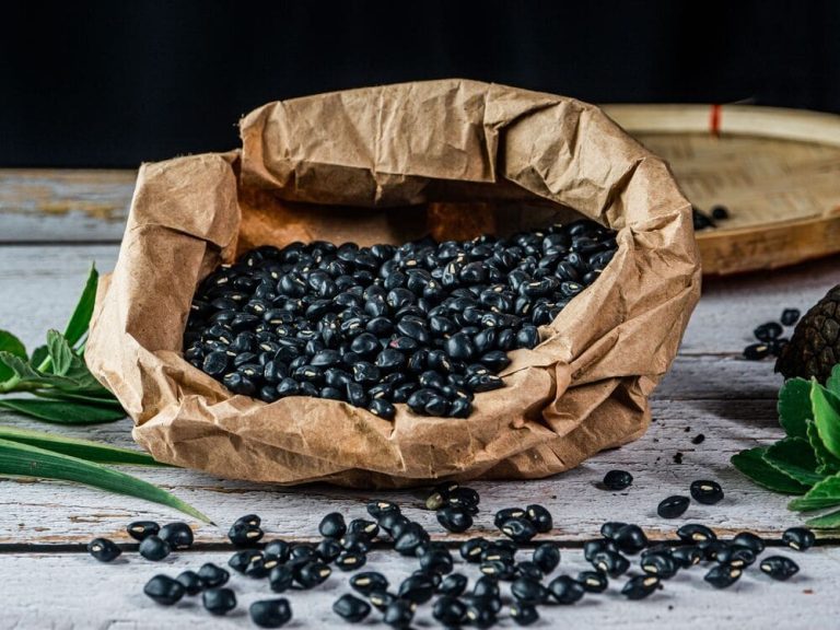 oliwki czarne w cateringu dietetycznym Oliwki czarne w naszej diecie pudełkowej FitApetit - właściwości, wartości odżywcze i zastosowanie