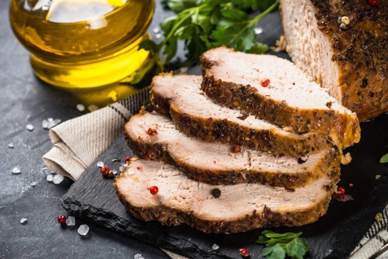 schab wieprzowy w cateringu dietetycznym Schab wieprzowy w cateringu dietetycznym FitApetit - od wartości odżywczych po smak i różnorodność dań