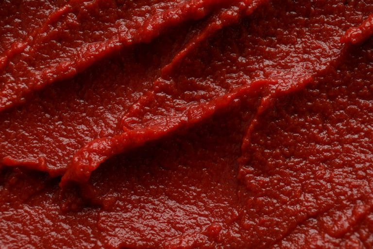 koncentrat pomidorowy w cateringu dietetycznym Koncentrat pomidorowy w diecie pudełkowej FitApetit - wartości odżywcze i kulinarne zastosowanie