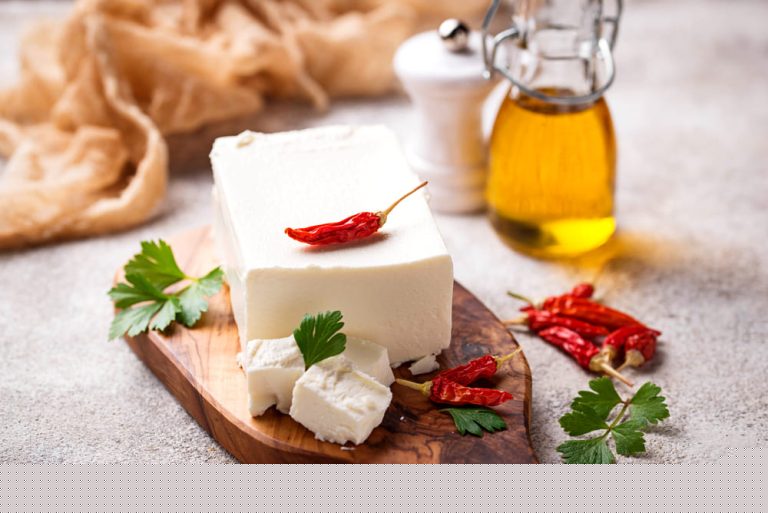 ser feta w cateringu dietetycznym Ser Feta w cateringu dietetycznym FitApetit - jak sprawdza się w diecie pudełkowej?
