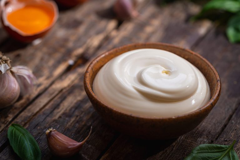 smietana 30proc w cateringu dietetycznym Śmietana 30% w cateringu dietetycznym FitApetit - wartości, zastosowanie i mity