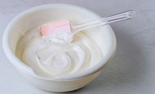 Śmietana 30% w FitApetit podkreśla smak dań, zapewniając aksamitną teksturę. W ograniczonych ilościach nie musi być zagrożeniem dla sylwetki. Dodaje przyjemnego, mlecznego akcentu.